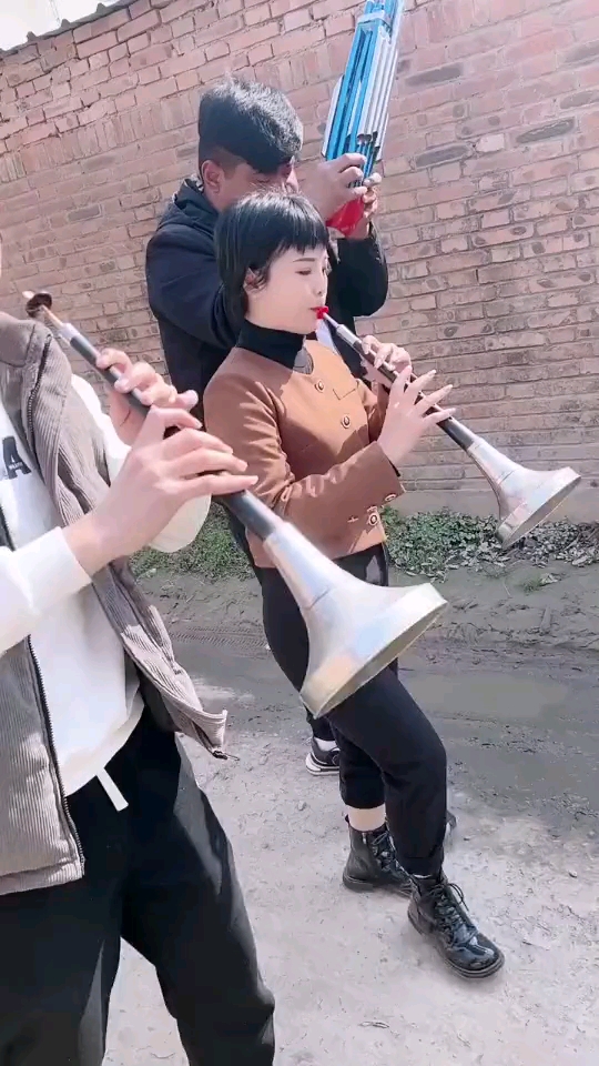 段莎莎不愧是豫东年轻的女唢呐王