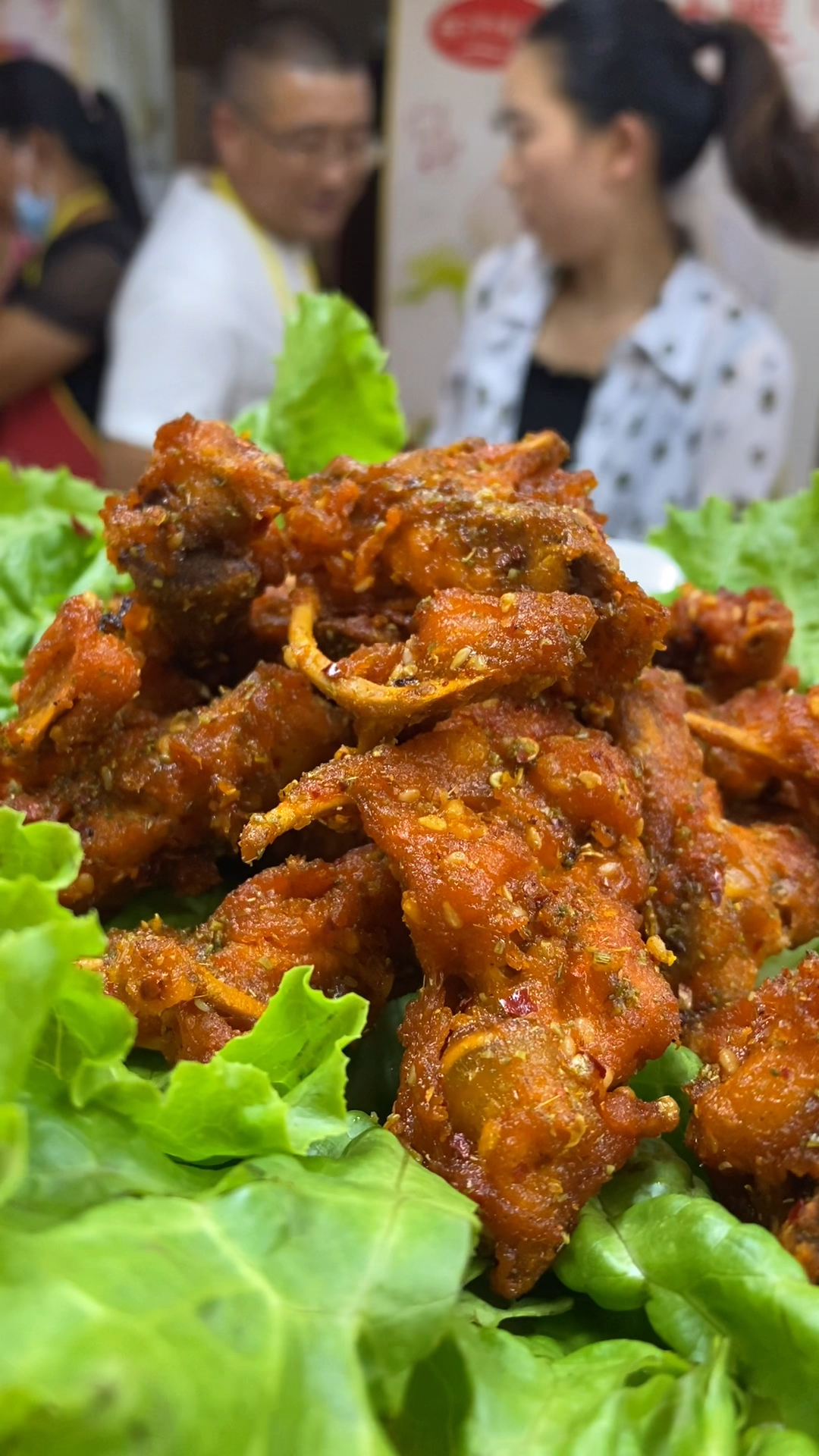 美食看中国#超级美味的油炸鸡叉骨,每天一出摊顾客就排队