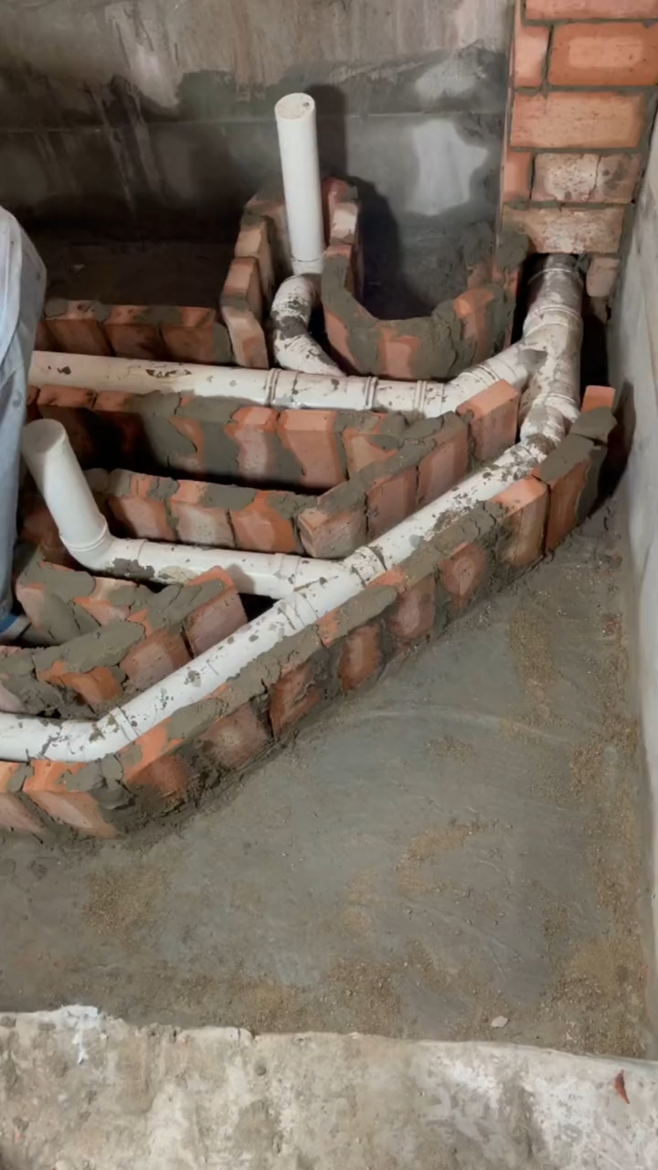 下水管用红砖单管单保护防止回填挤压到下水管上面受力点压在红砖上对