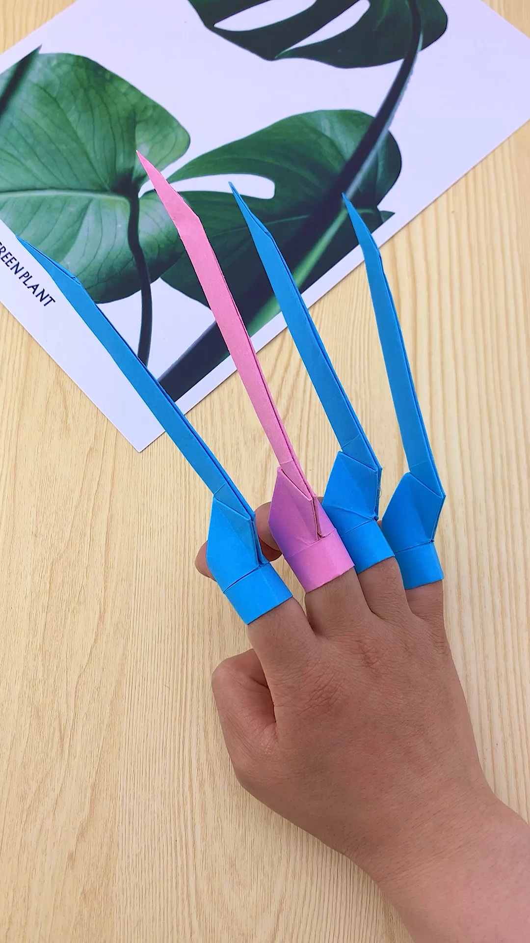 折纸#炫酷的金刚狼抓,快叫上朋友们一起来做-度小视