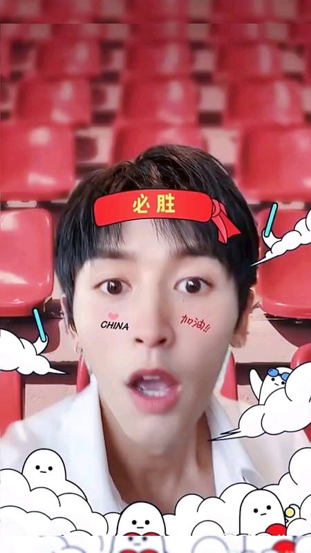 张哲瀚#昨天下播后录的,这也太可爱了吧!和小哲一起为中国加油