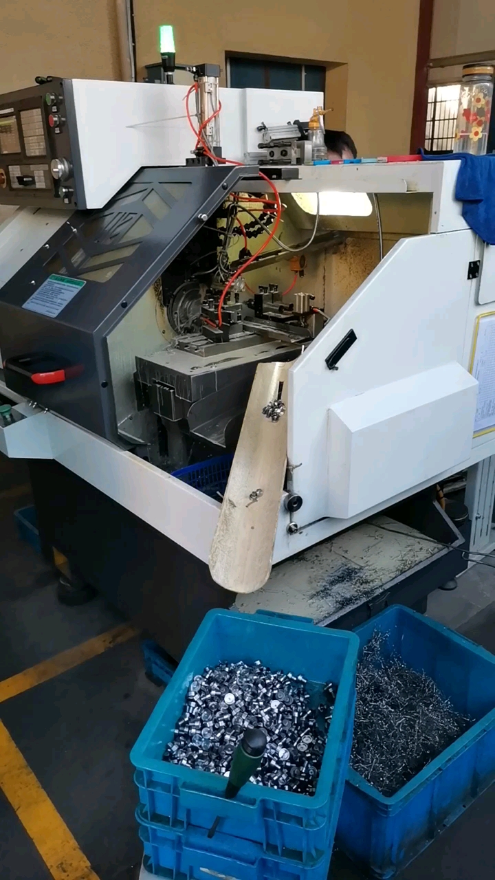 震动盘简易送料,简易接料,一个人管8台,牛吧