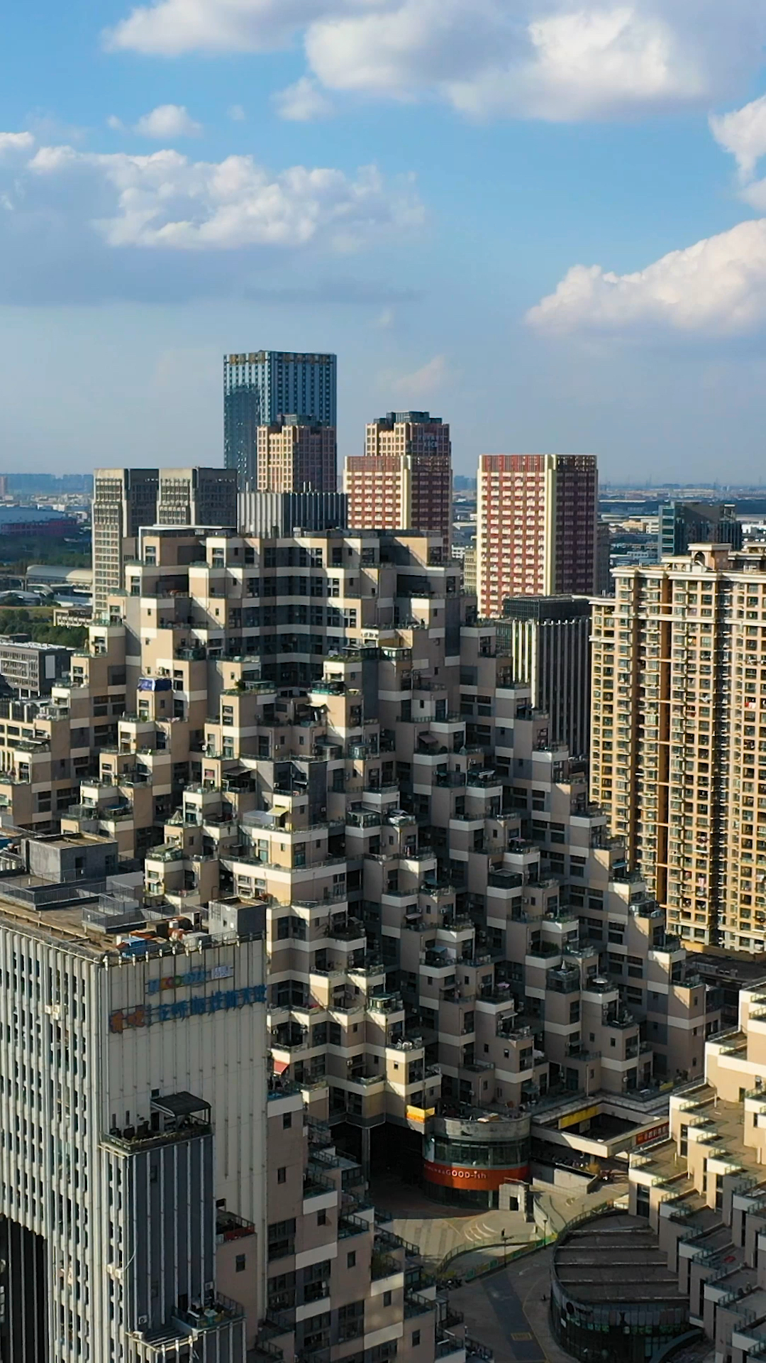 江苏昆山金字塔楼就像搭起来的乐高积木