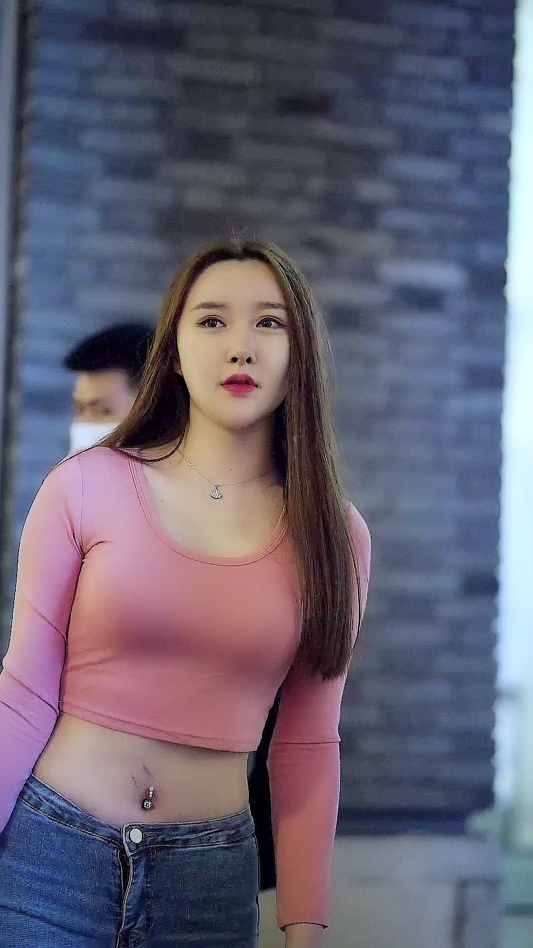 街拍美女#有没有跟我一样关注点一直在小姐姐肚子上那两道伤疤的