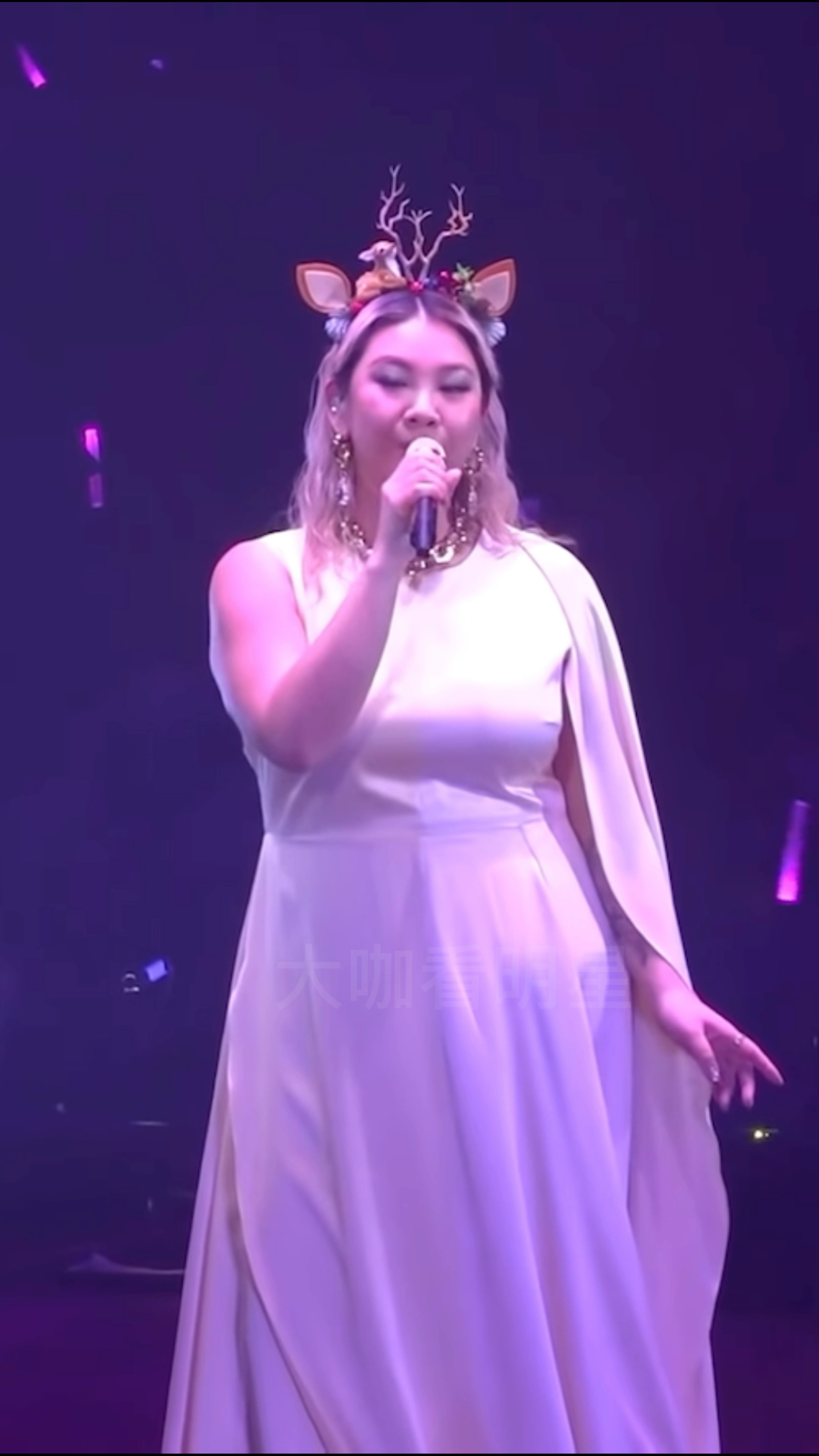 破壳计划#郑欣宜出席活动,因遗传了妈妈沈殿霞基因,被人嘲讽肥胖