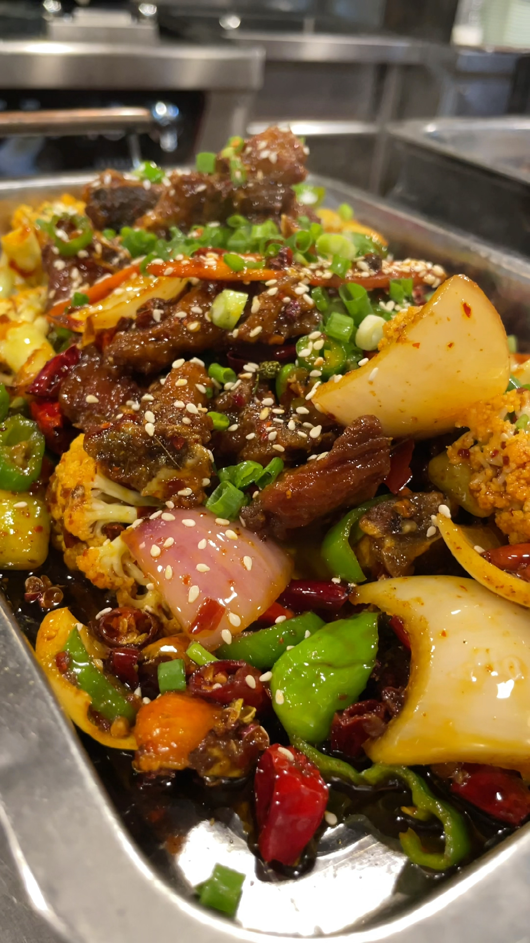 麻辣鲜香的干锅兔,你一定喜欢吧.川味十足!