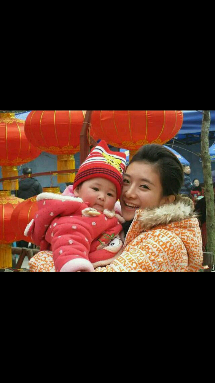 33岁蔡紫,已经是一个6岁孩子的妈妈了,老公比她大21岁
