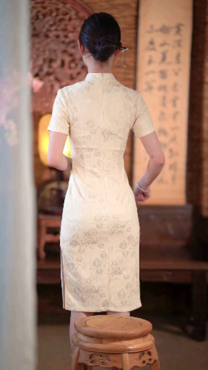 旗袍秀#为什么只拍背影?怕惊了流年,乱了芳华