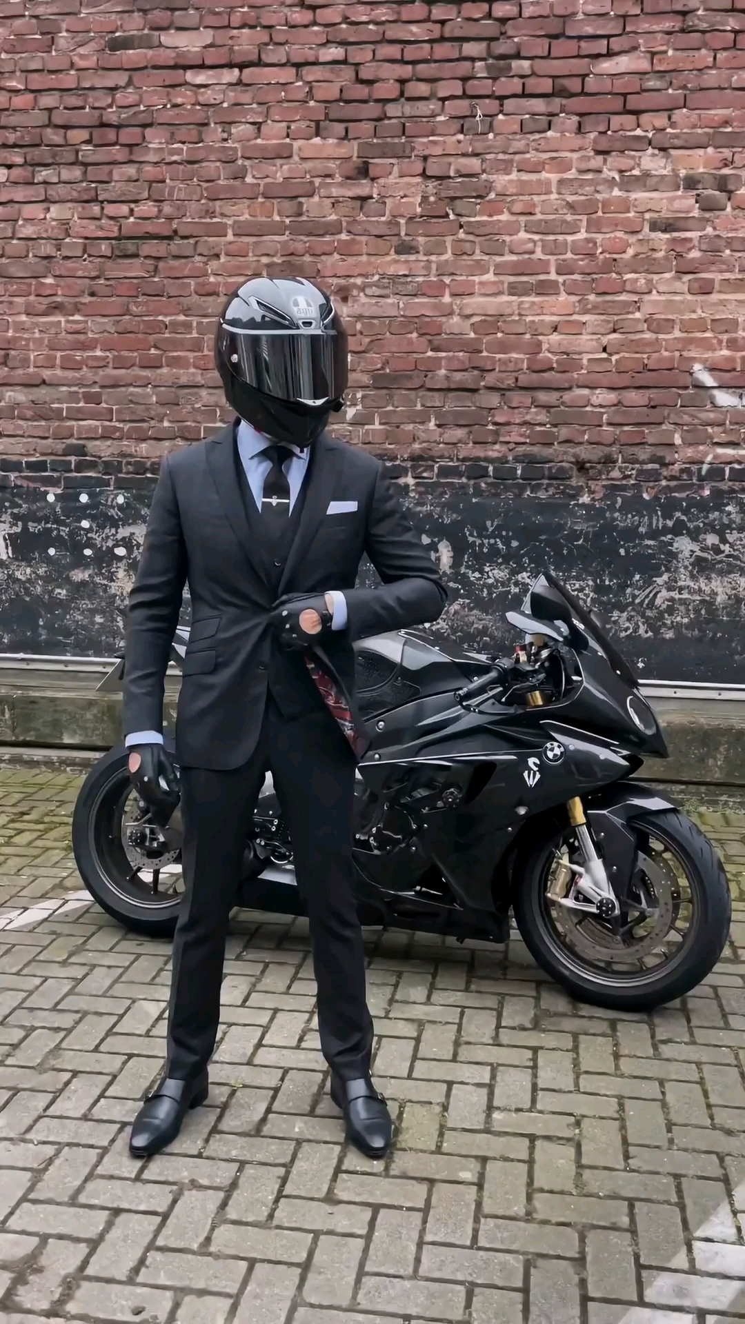 摩托车#穿西装骑宝马摩托车