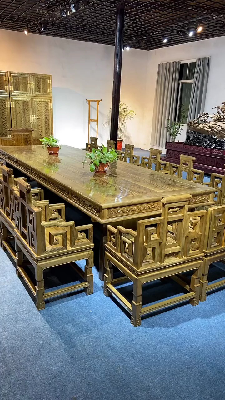 3亿元金丝楠木桌子图片