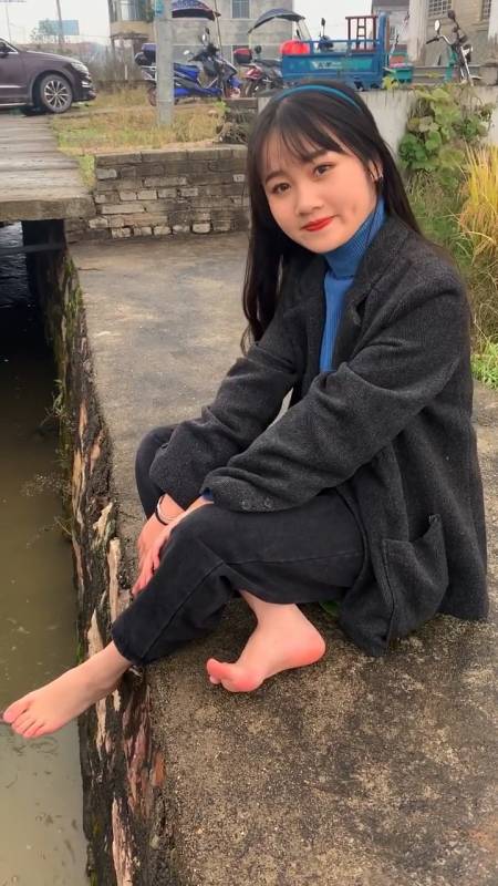 美足丫丫#天冷了,姑娘注意保暖-全民小视频