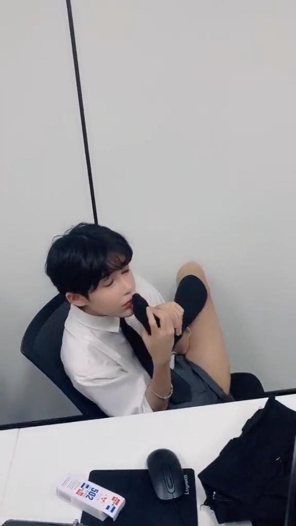 才艺表演#等等我为什么要闻脚.