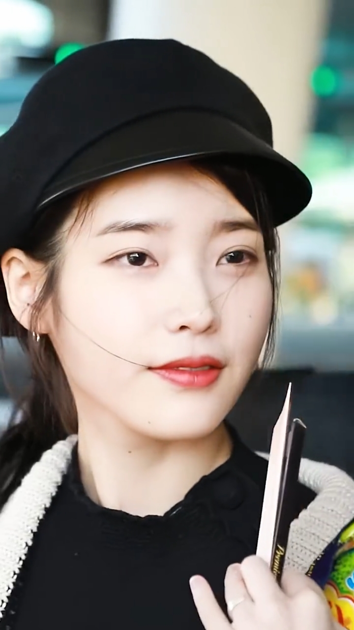 iu李知恩#这女孩的侧脸太优越了,得想个办法让她追我-度小视