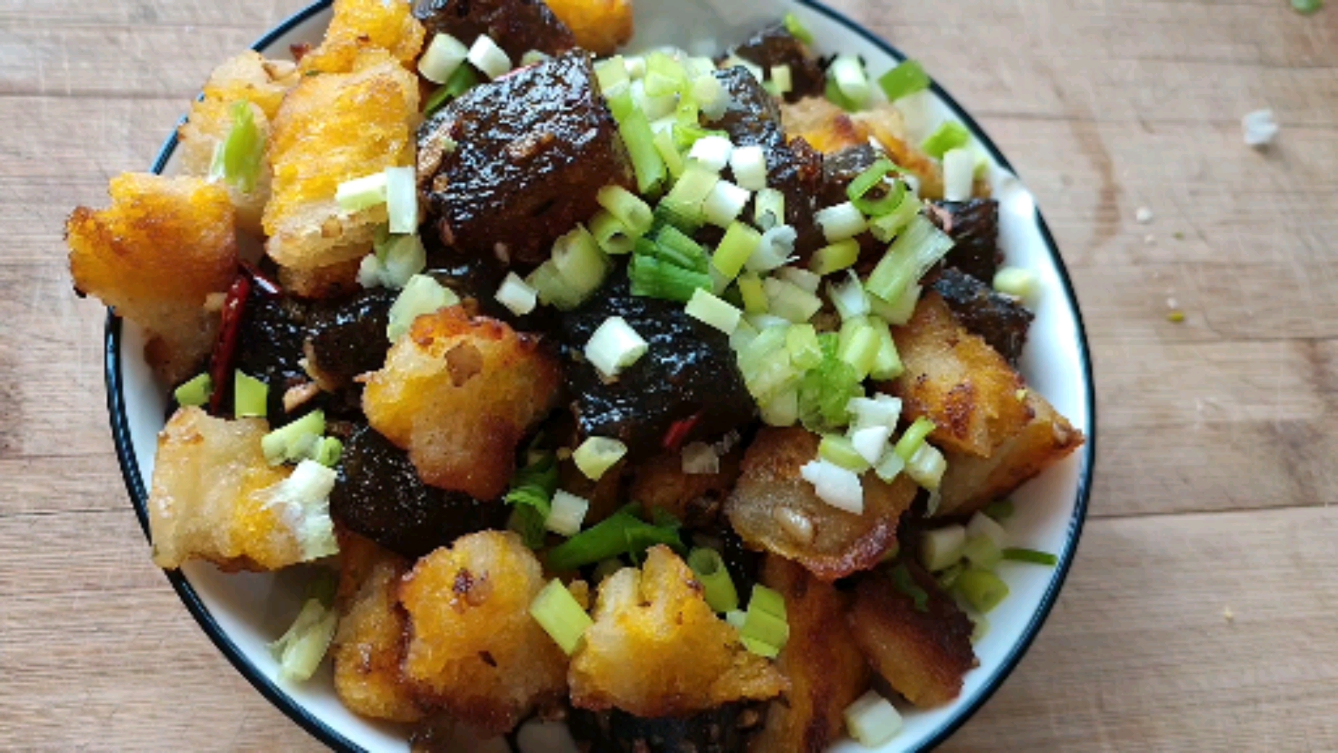 家乡特色美食#凉粉炒馍,见过这样做的没?好香