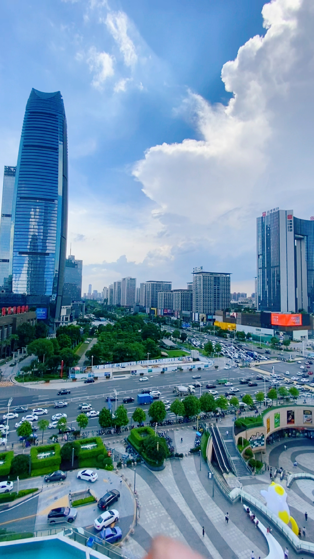 最爱之城昨日的天气真好站在东莞国贸城观景台拍美美哒