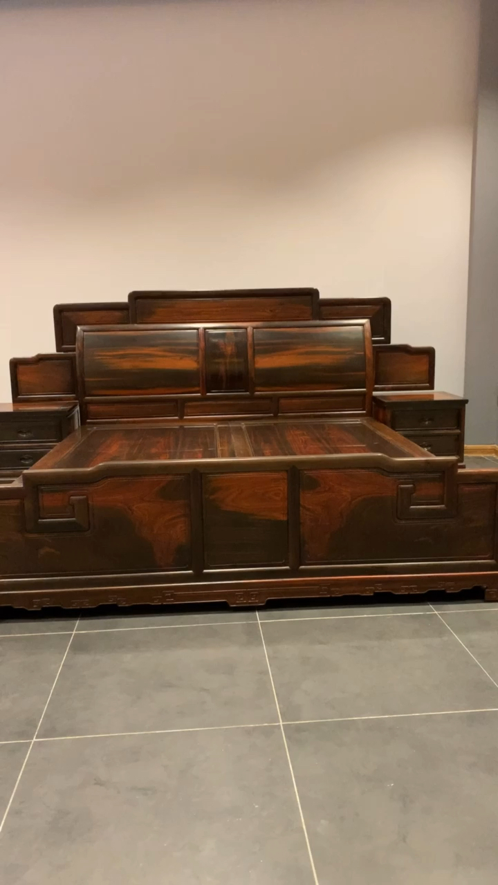 古典红木家具#国标红木家具老挝大红酸枝难得黑飘红老料高低床,懂大