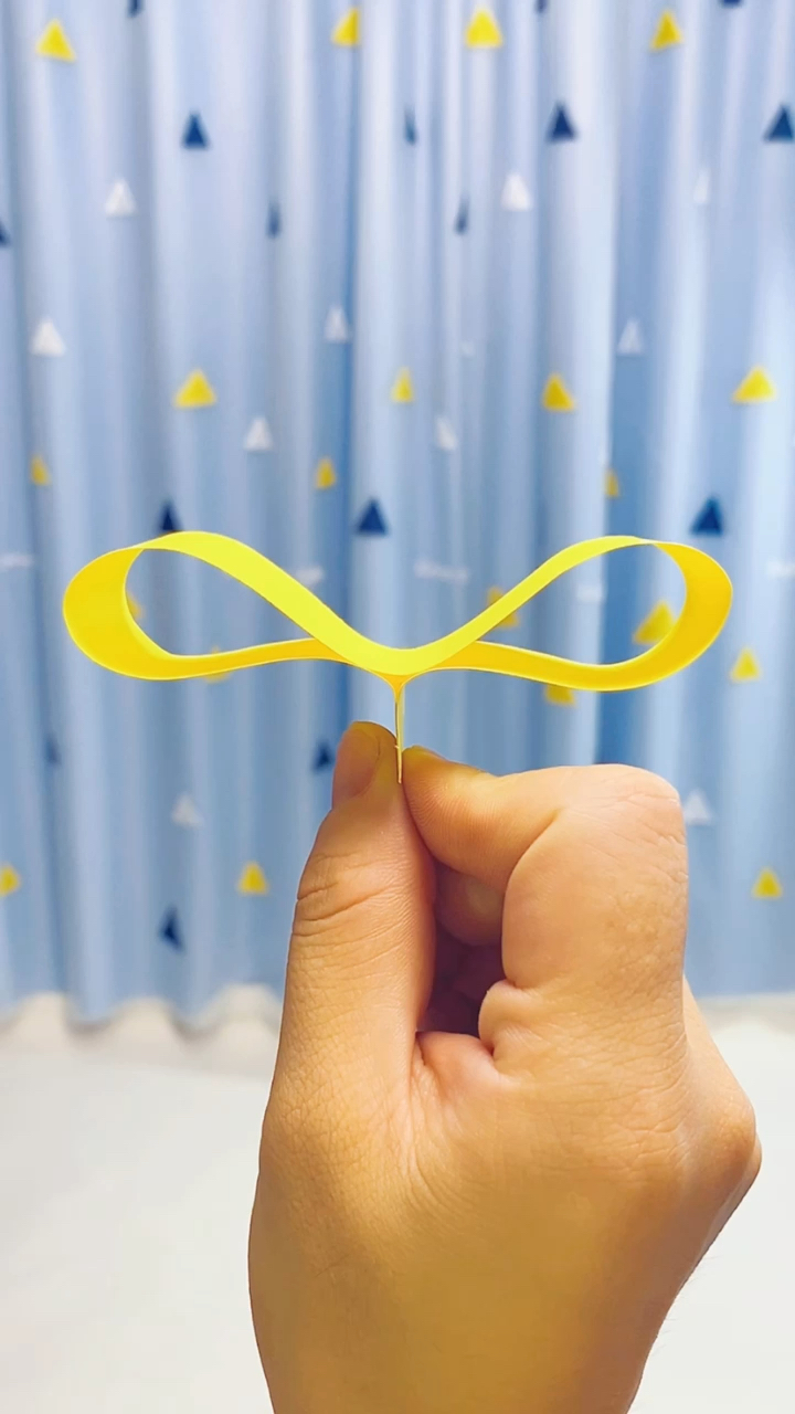 手工制作一张纸条做好玩的旋转飞行器