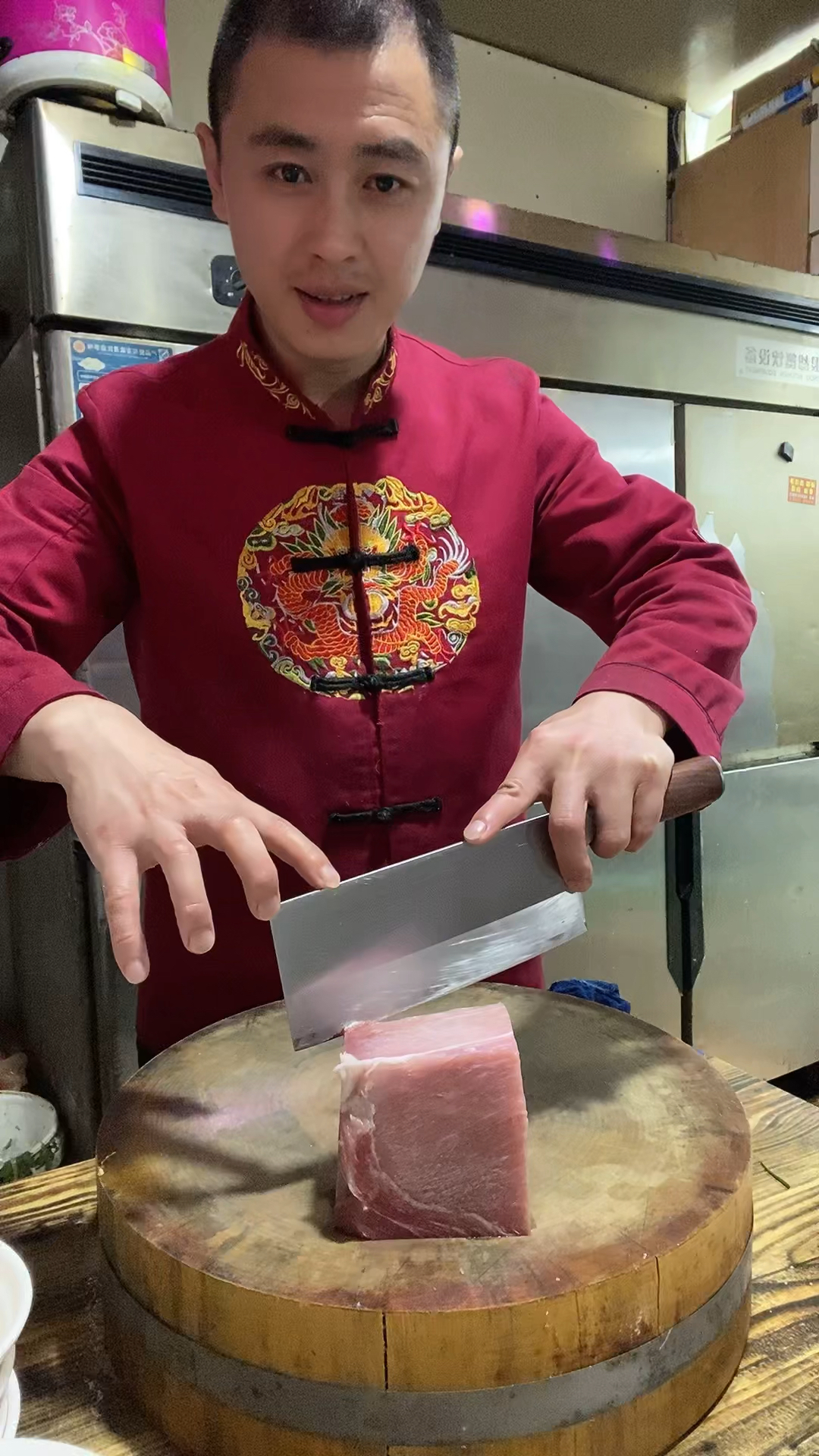 厨师切菜(厨师切菜切到手算工伤吗)