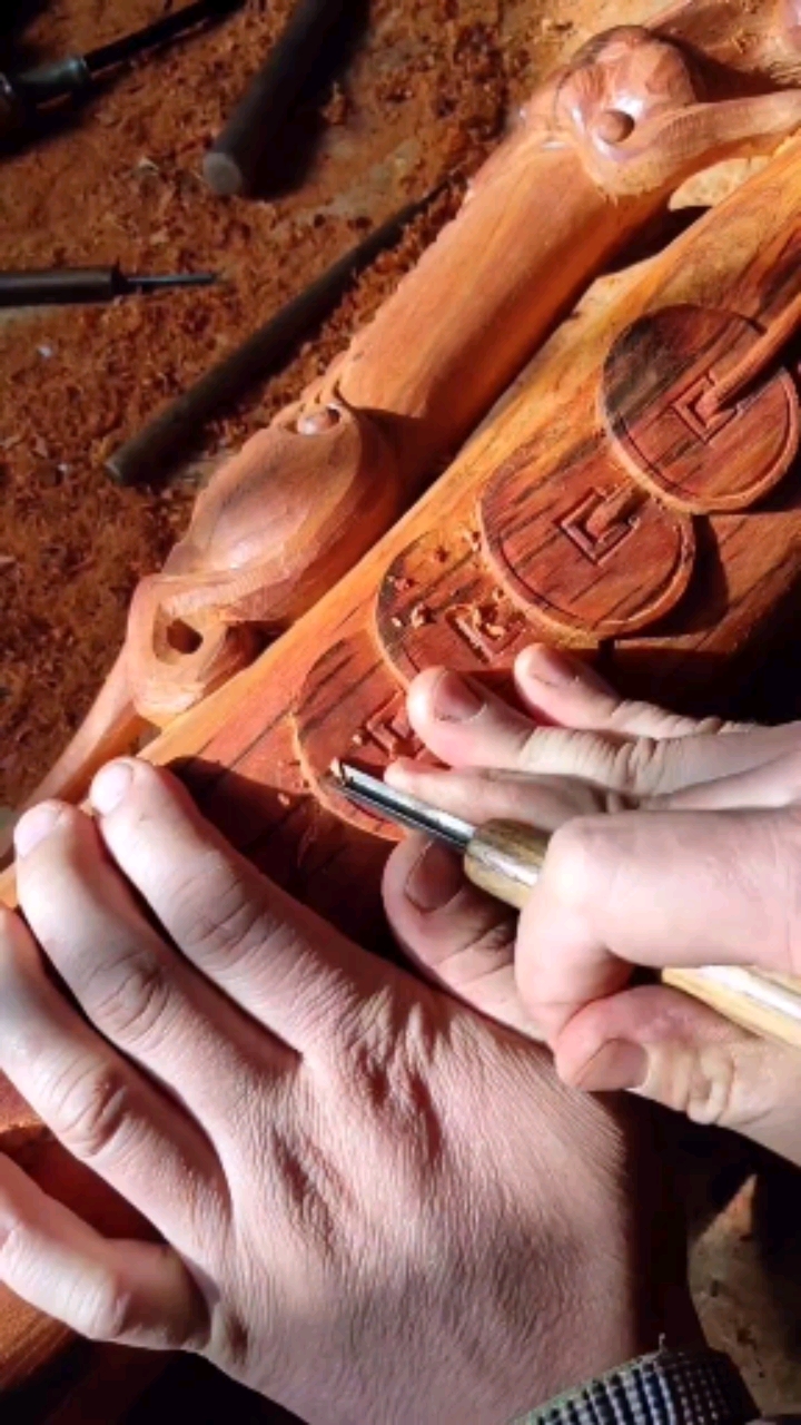 木雕手艺人#横财螭龙的制作过程,我的努力值得被看见