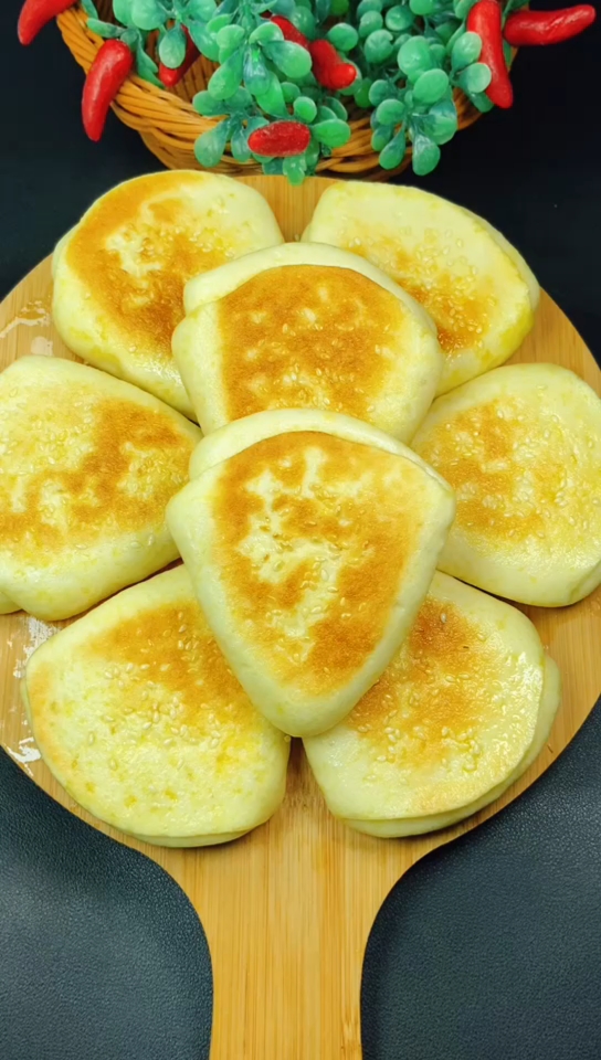 发面三角芝麻饼,能夹肉能夹菜!