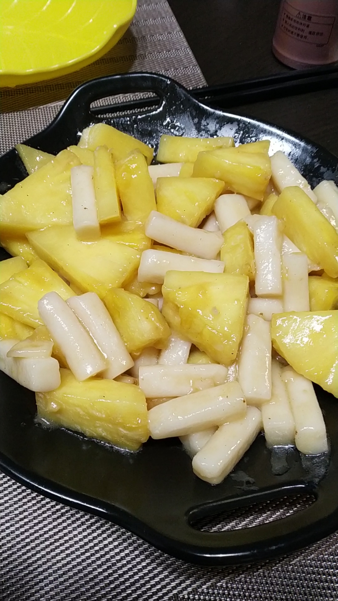 秀出你的拿手菜#菠萝炒年糕,色香味具佳