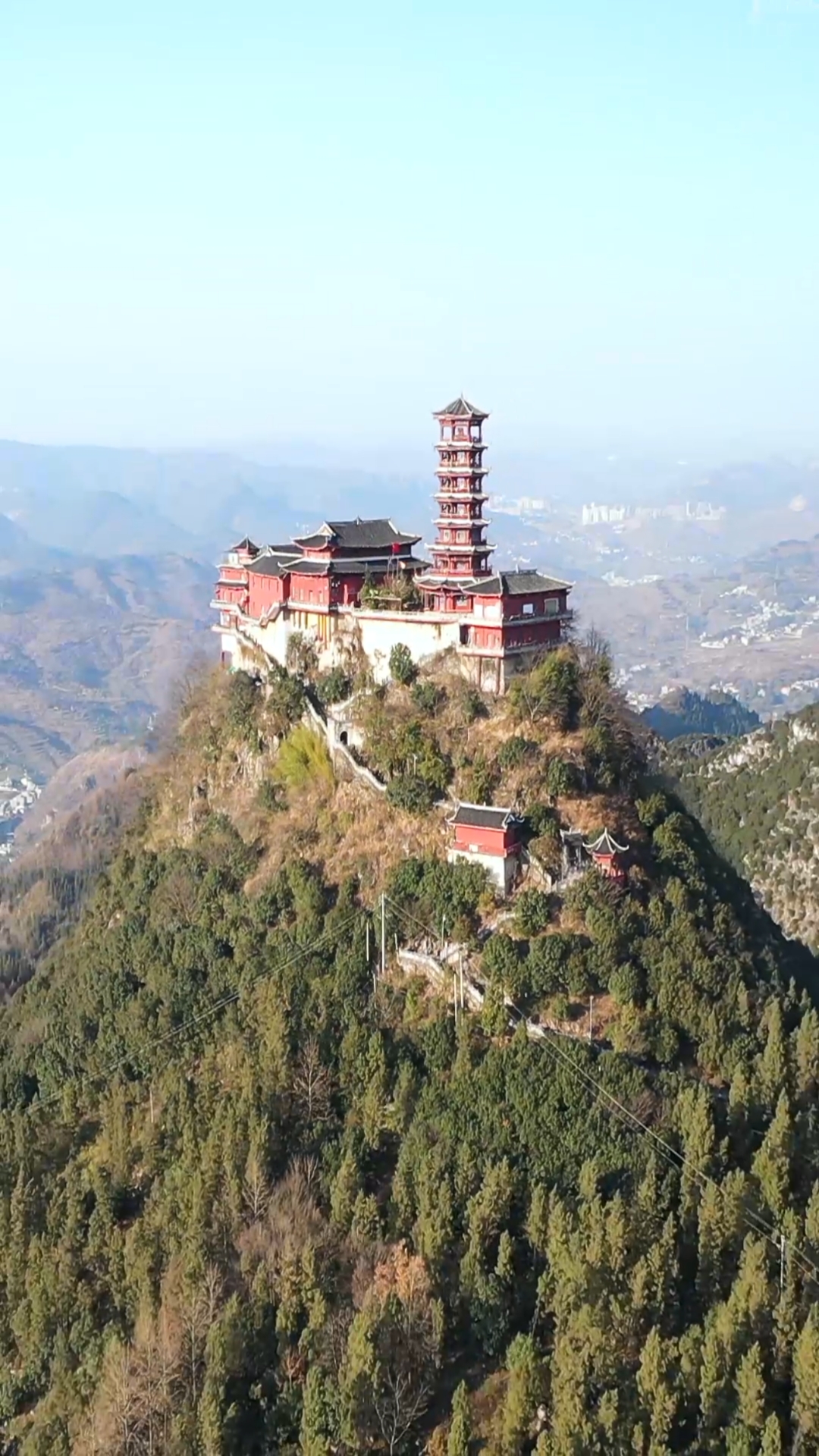 旅行#贵州省盘州市丹霞山,贵州版的小布达拉宫,山顶的宫殿是怎么建的