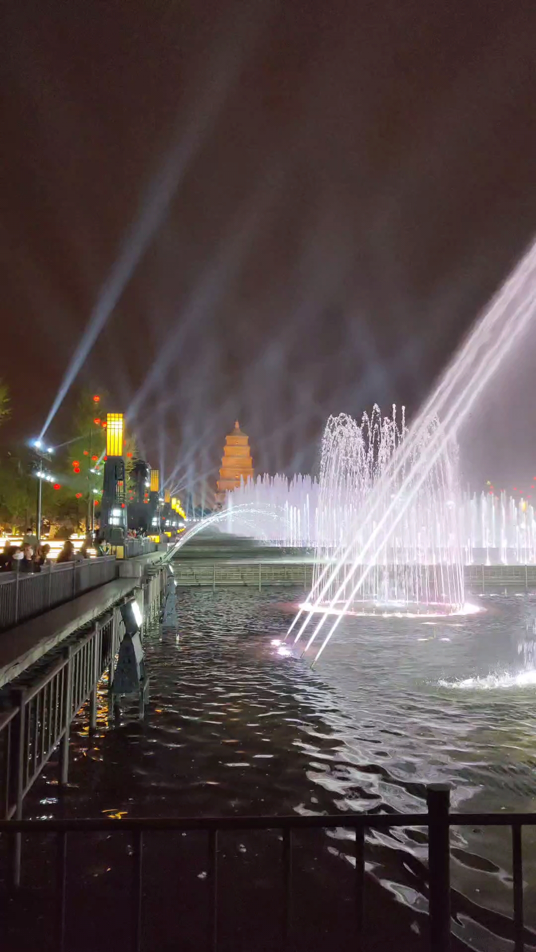 大雁塔喷泉夜景图片