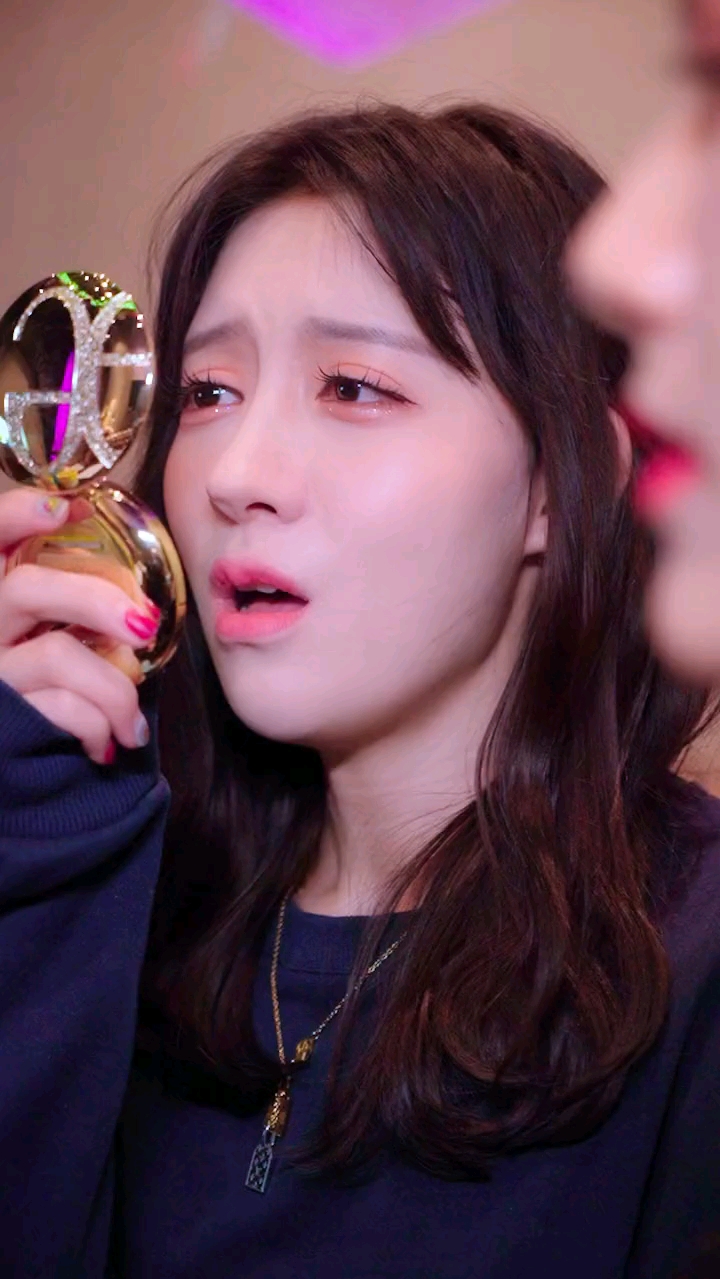 这也许就是"情敌"之间的对决吧!