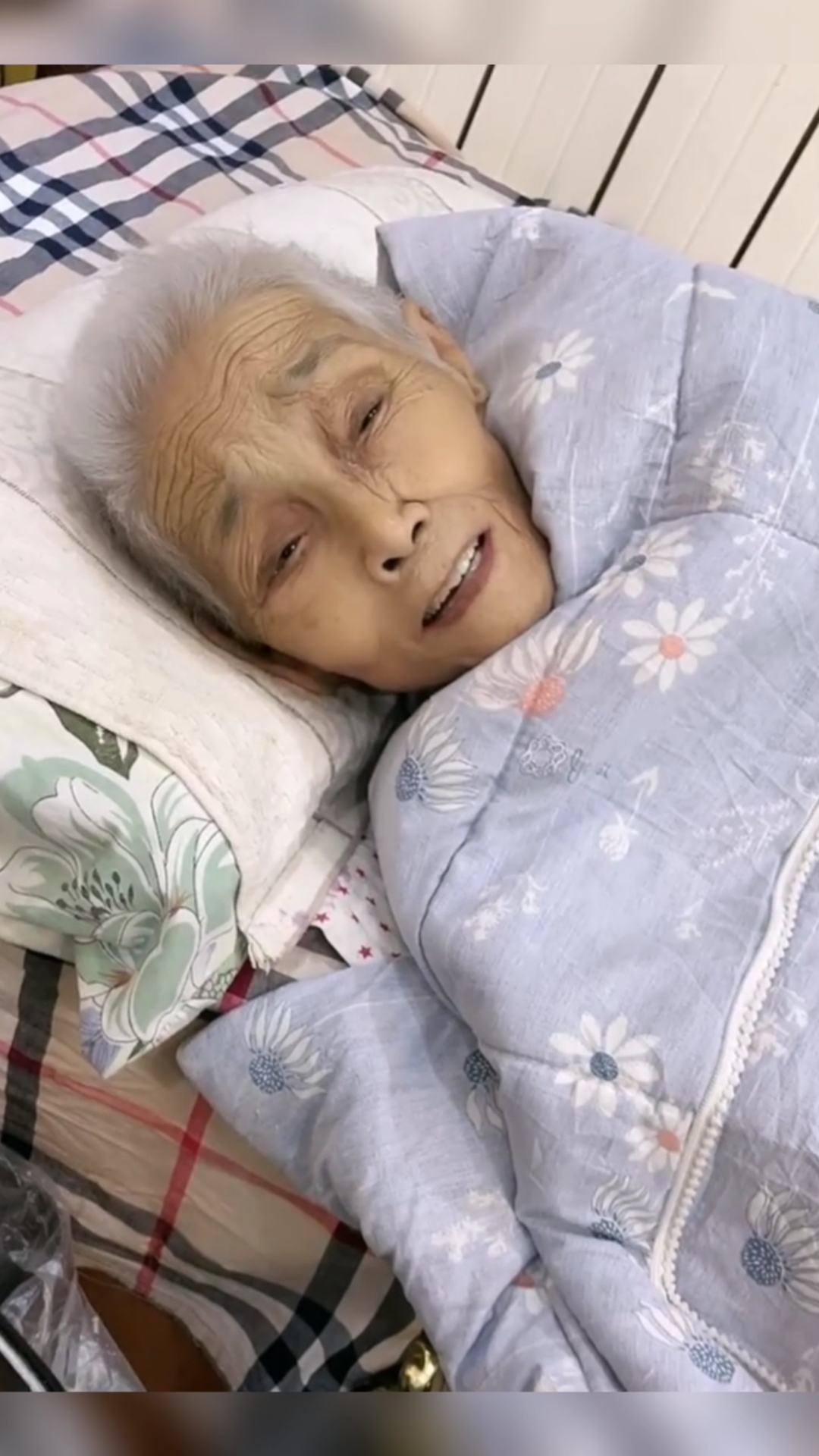 百岁奶奶最爱吃饺子!一顿不吃就是没吃饭!