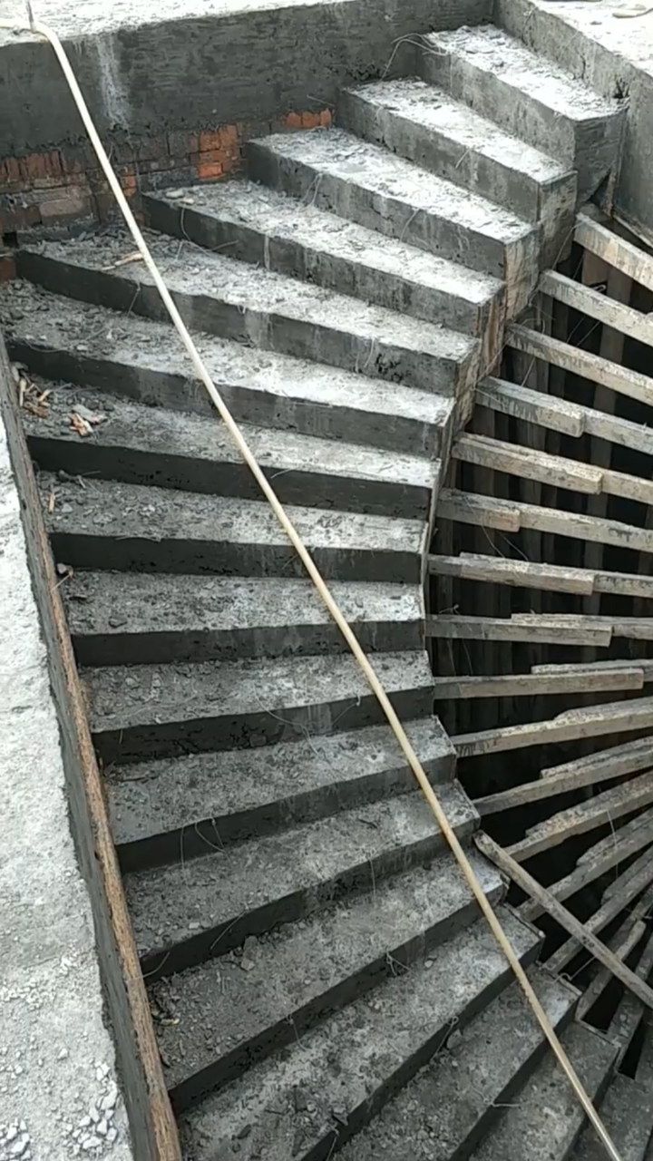 钢筋混凝土#看看弧形楼梯工艺美观还是直楼梯,懂行的指导下