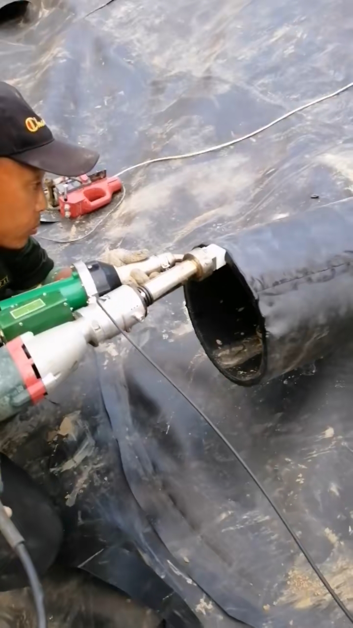 焊接#1.5mmhdpe土工膜与pe管道的连接方法