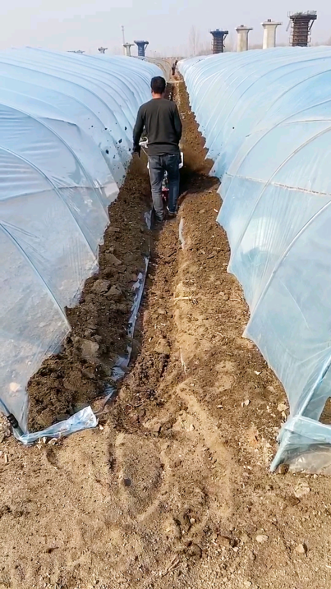 大棚开沟机大棚压膜开沟机大棚开排水沟压棚膜棚内种菜开沟起垄培土旋