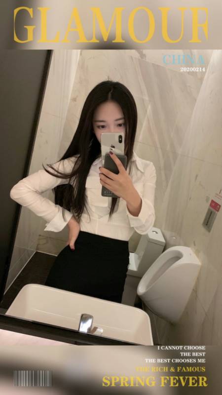 2021-08-220一只哈比猪990粉丝  关注二轮车出行"带尾巴",撞倒路边