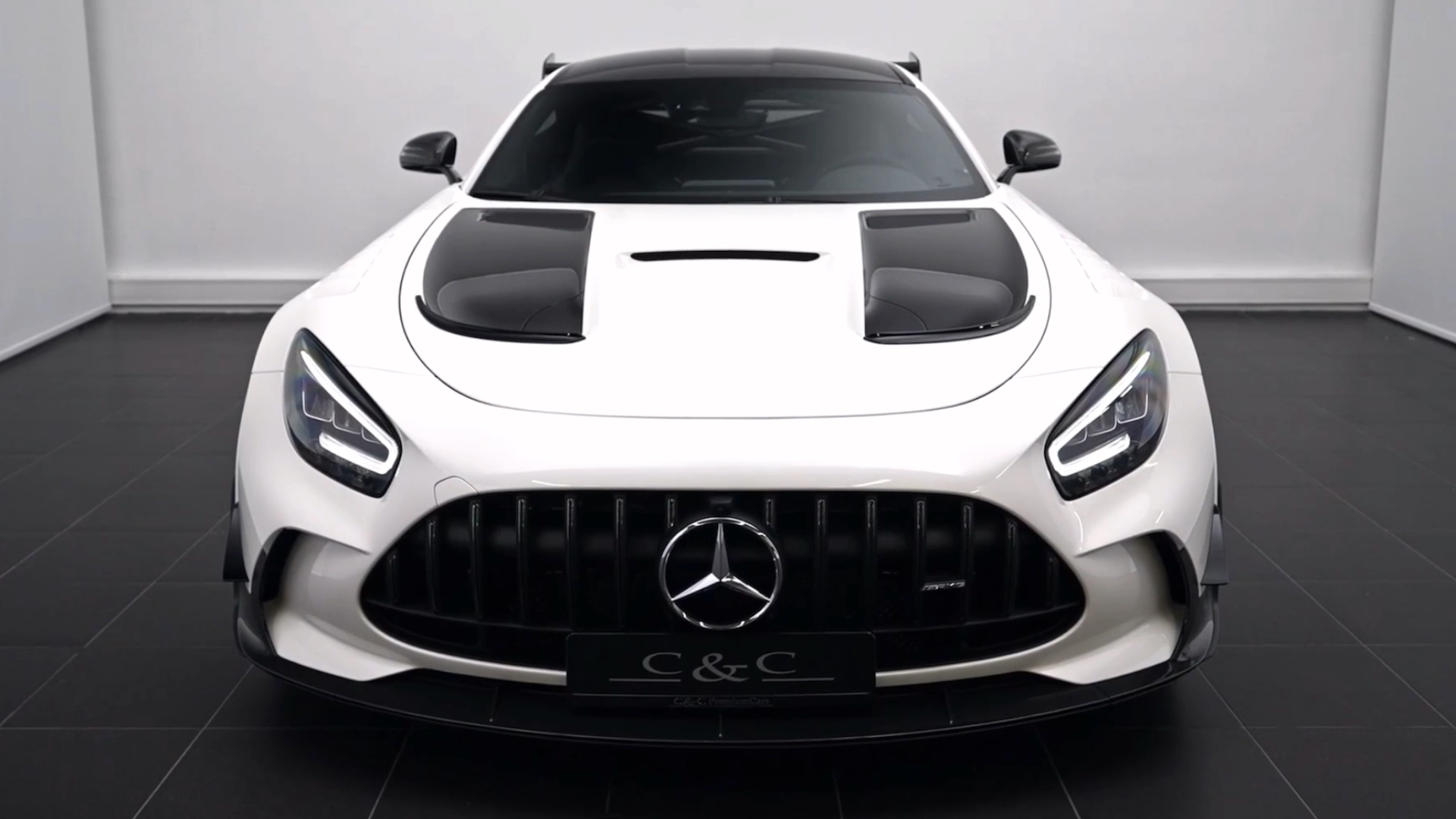 奔驰amg-gt#2022奔驰amg-gt国内售价358万,感受超跑的魅力