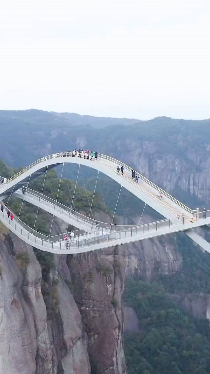 浙江台州神仙居如意桥,凌架于百米峡谷之间,你敢来走吗?