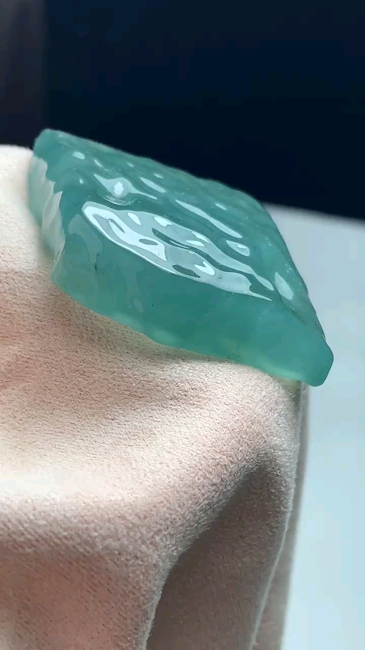 冰晴蓝翡翠牌子料,特色