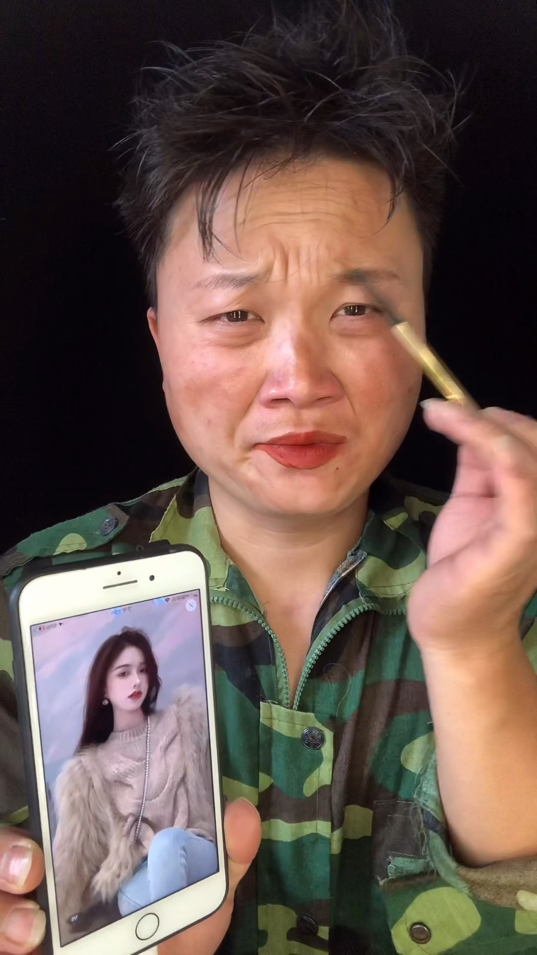 网恋三年今天终于要奔现了!不能邋遢出门!大叔化妆逆袭小鲜肉!