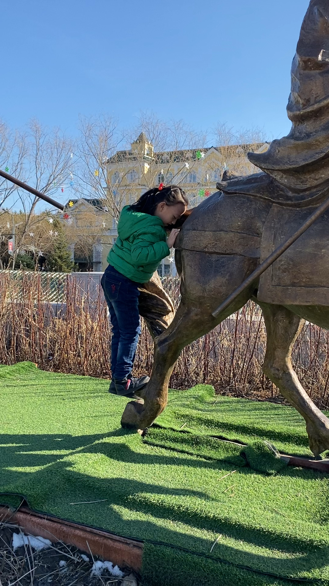 宝宝成长记#这孩子要骑大马玩去