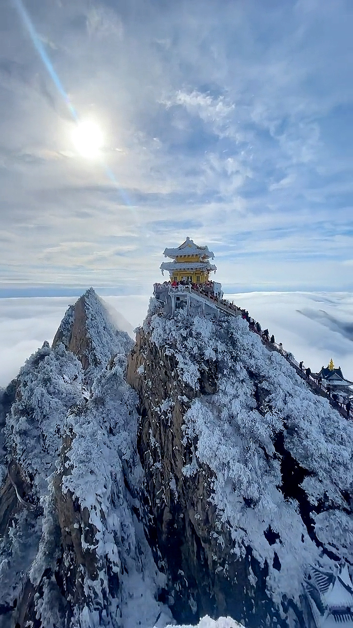 人间仙境#雪后的老君山如仙境一般.