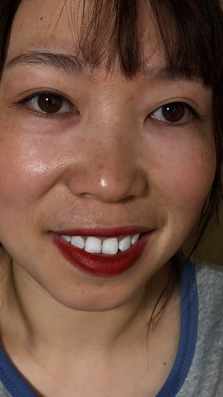 80后的老阿姨,不装了,关了美颜就这样,自己养长了睫毛,养白了牙