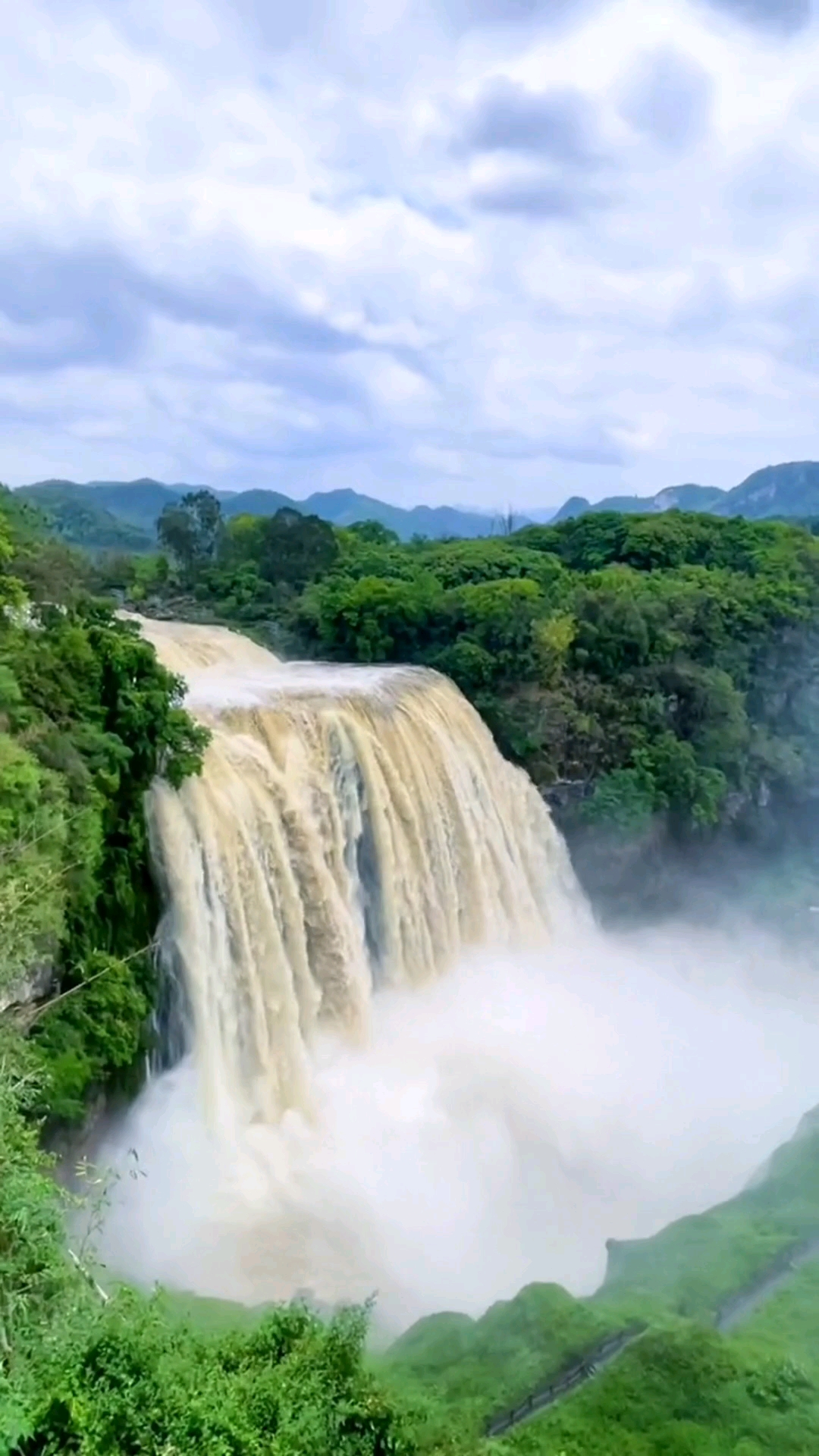 亚洲第一大瀑布:黄果树瀑布,宏伟壮观.-度小视