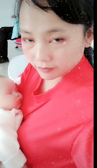 宝妈日常#喂奶时在老公心里的样子,太过真实了