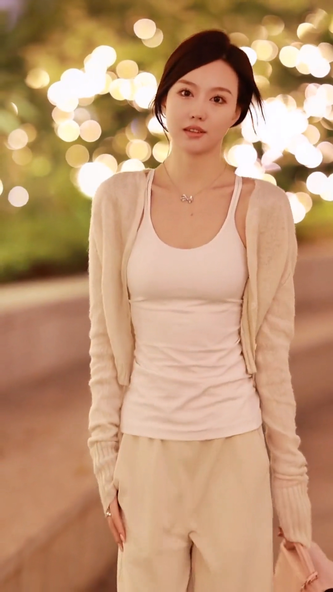 最美颜值,车模牛牛