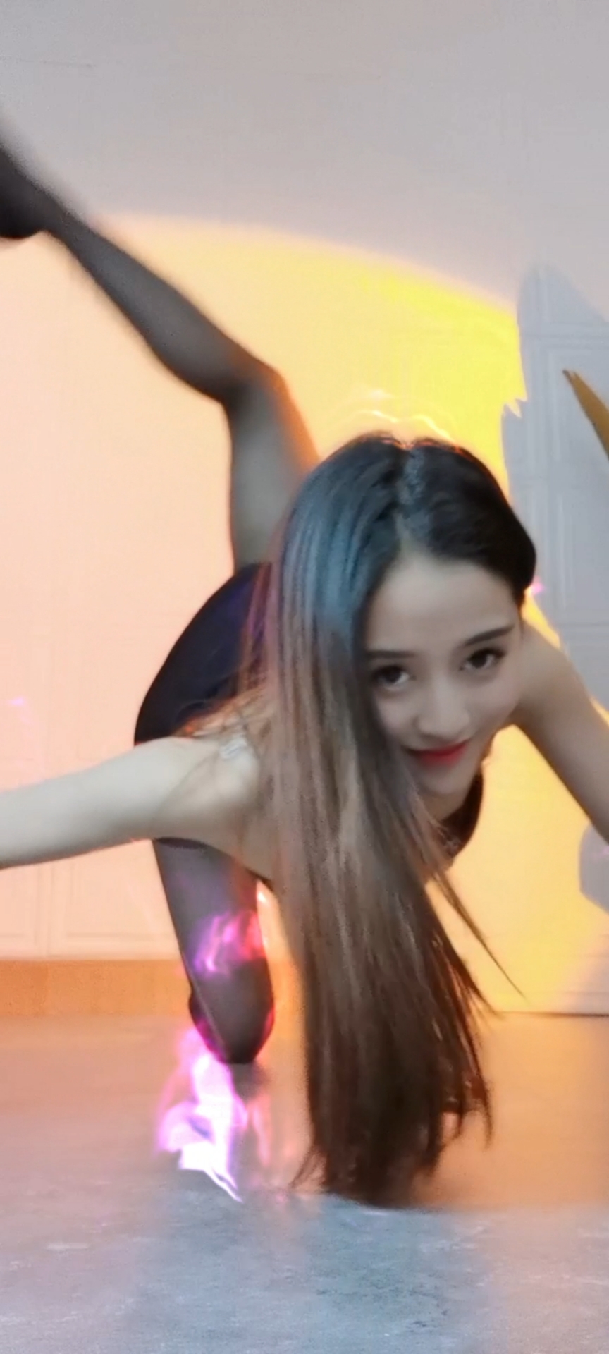 蝎子摆尾#给你们来个蝎子精舞蹈-度小视