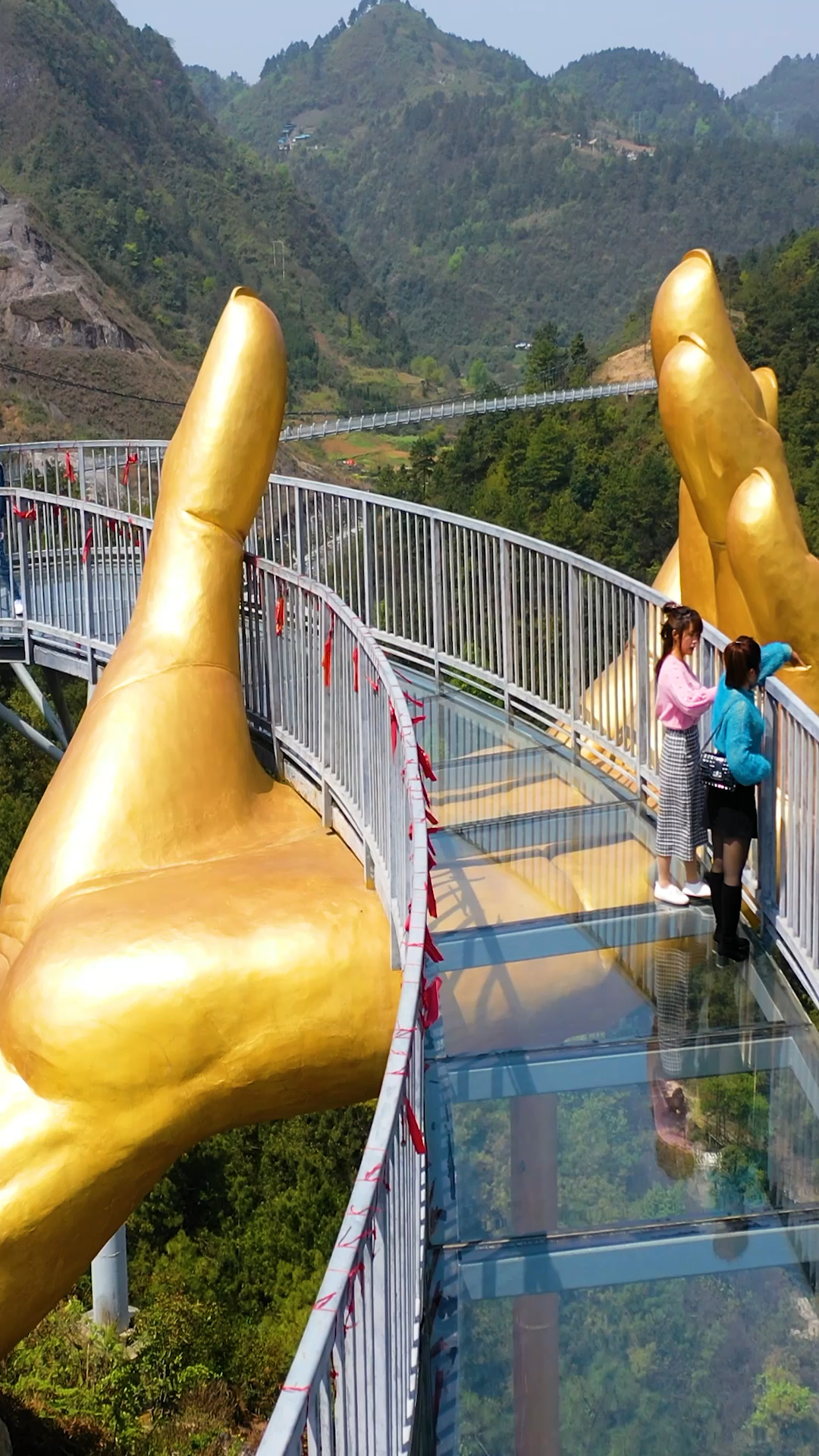 贵州都匀发现大地之手捧在手心里的感觉真好