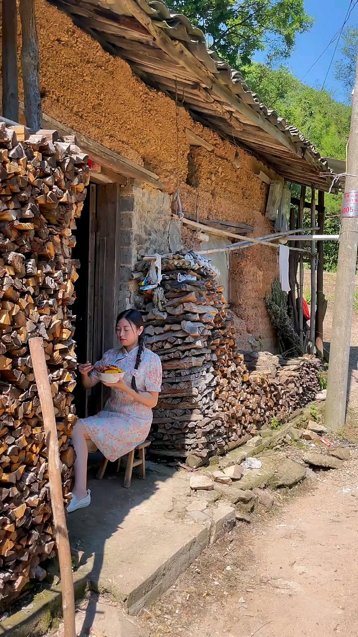 都说现在穷人吃荤富人吃素我们大山里的穷人就是不管荤素吃饱作数