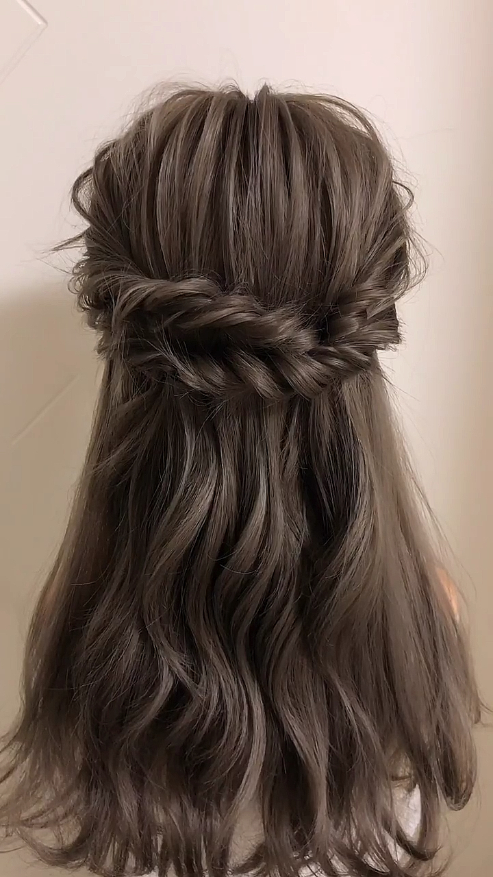 我是发型师#穿裙子这样扎很好看