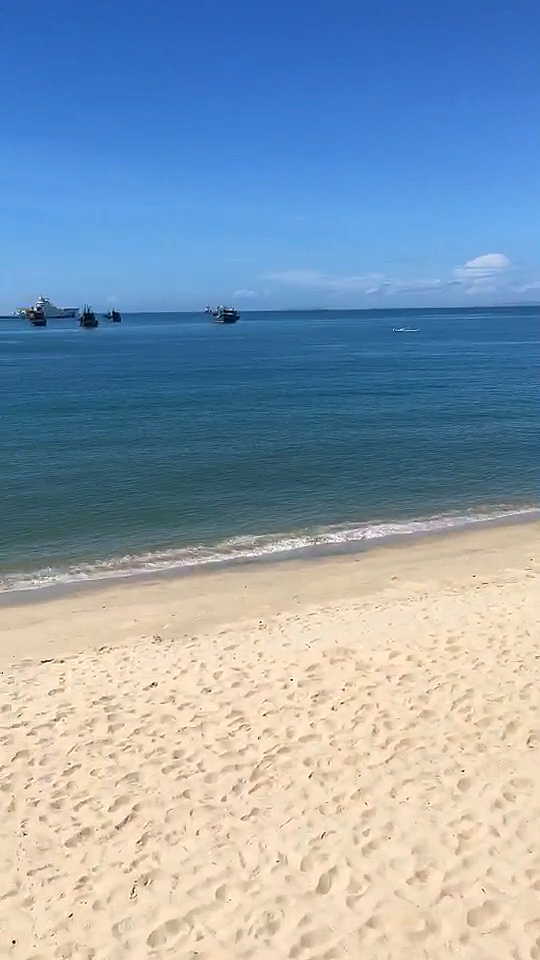 手机摄影#晴天了,海边走一走