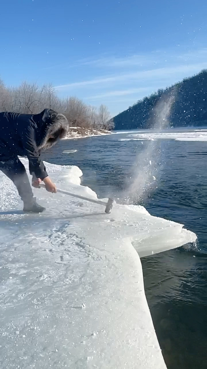 记录生活#砸冰找鱼真爽