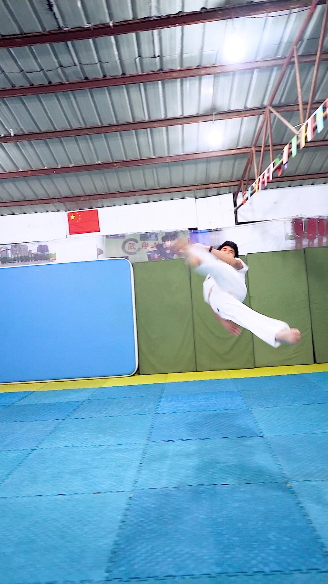 旋子转体分解教学-此视频仅供参考,没有教练在一边指导和保护,请勿